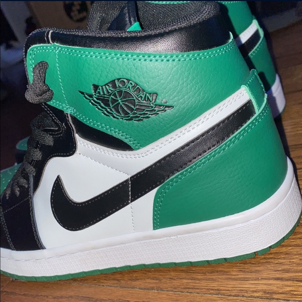 Air Jordan 1 Retro High OG “Pine Green”